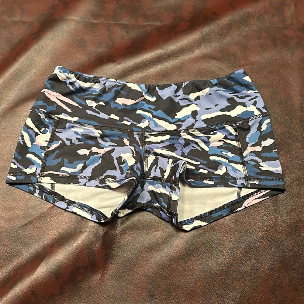 Like new FLEO low rise contour shorts. Size medium.